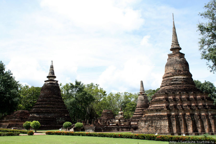 Ват Махатхат - главный храм исторического парка Сукхотай Сукхотай, Таиланд