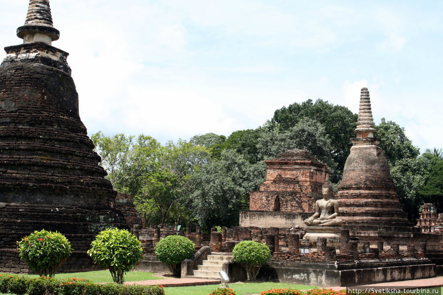 Ват Махатхат - главный храм исторического парка Сукхотай Сукхотай, Таиланд