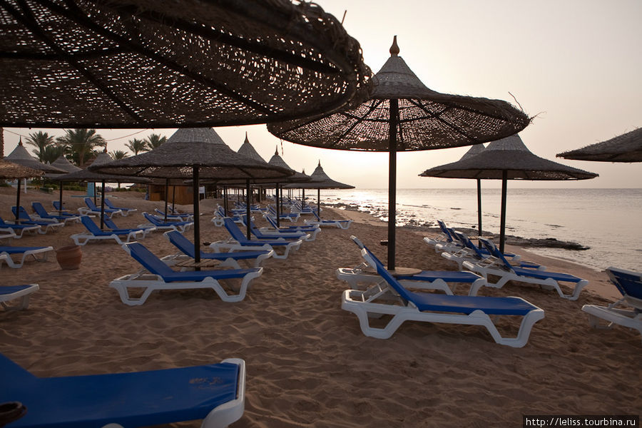 Пляж на рассвете. Шарм-Эль-Шейх, Египет