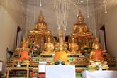 Золотые будды на алтаре, Ват Касаттратхират в Аюттхае