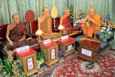Монахи,  Ват Такаронг в Аюттхае