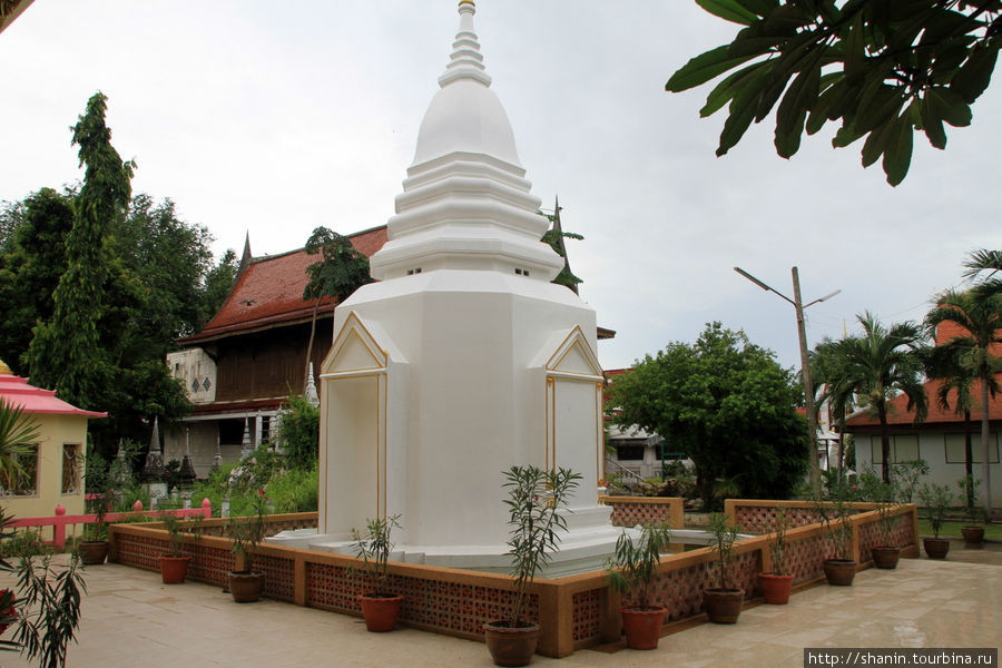 Белая ступа, Ват На Пхрамаин в Аюттхае Аюттхая, Таиланд