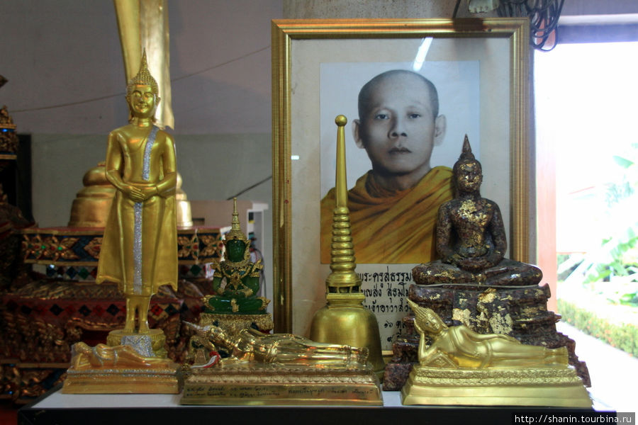 Памяти монаха, Ват Прадисатхан в Аюттхае Аюттхая, Таиланд