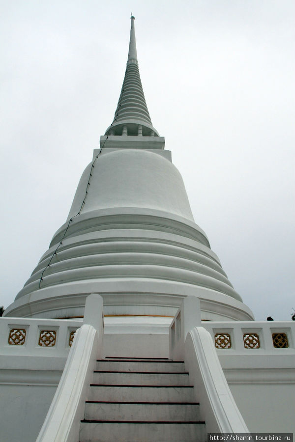 Белая ступа, Ват Сувандарарам Раджаваравихарн Аюттхая, Таиланд