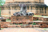 Будда у ступы, Парк Суан Сомдет Пхрасинакхарин