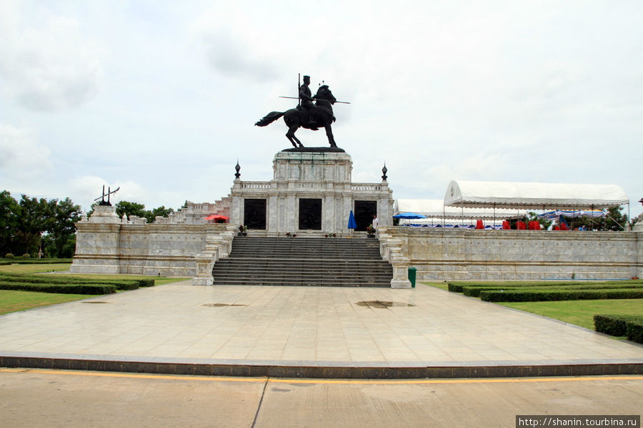 Монумент короля Наресуна Великого Аюттхая, Таиланд