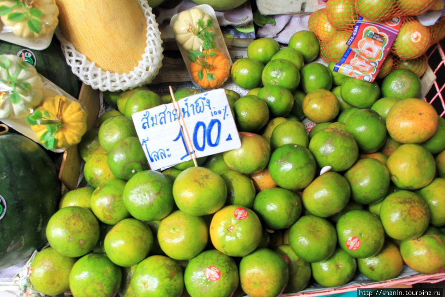 Мандарины продаются поштучно Бангкок, Таиланд