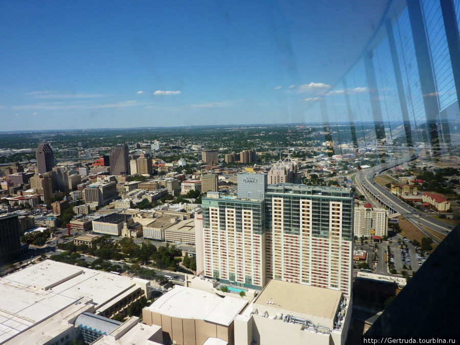 Вид из лифта, поднимающего туристов на башню Tower of the Americas Сан-Антонио, CША