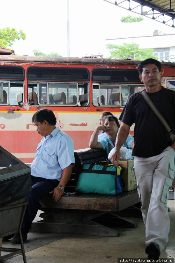Водители в ожидании рейсов Чианграй, Таиланд