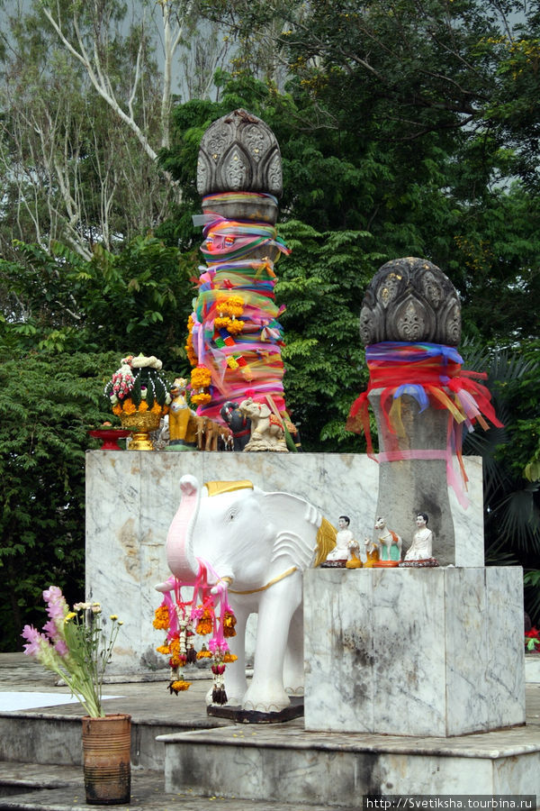 108 каменных фаллосов Чианграй, Таиланд
