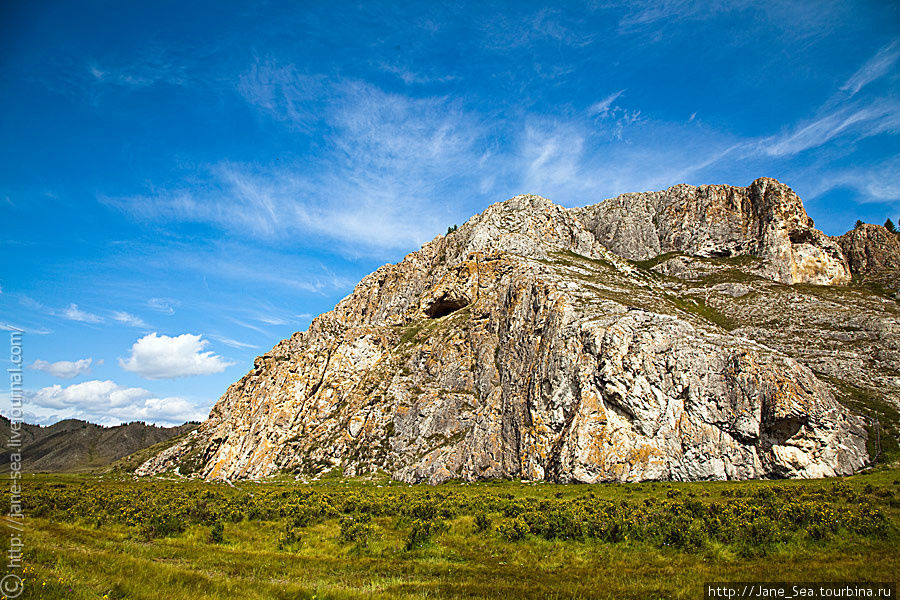 Алмысту-Боом — Белый Камень и вход в пещеру Усть-Кан, Россия