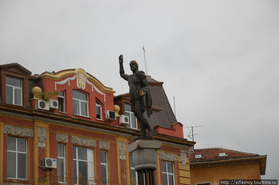 Пловдив: стоит над горою Алеша, в Болгарии русский солдат Пловдив, Болгария