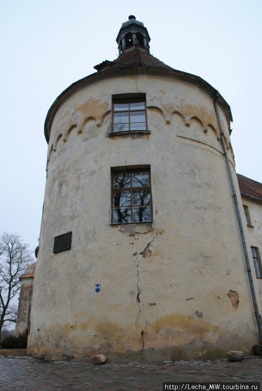 Главная башня замка Бауска, Латвия