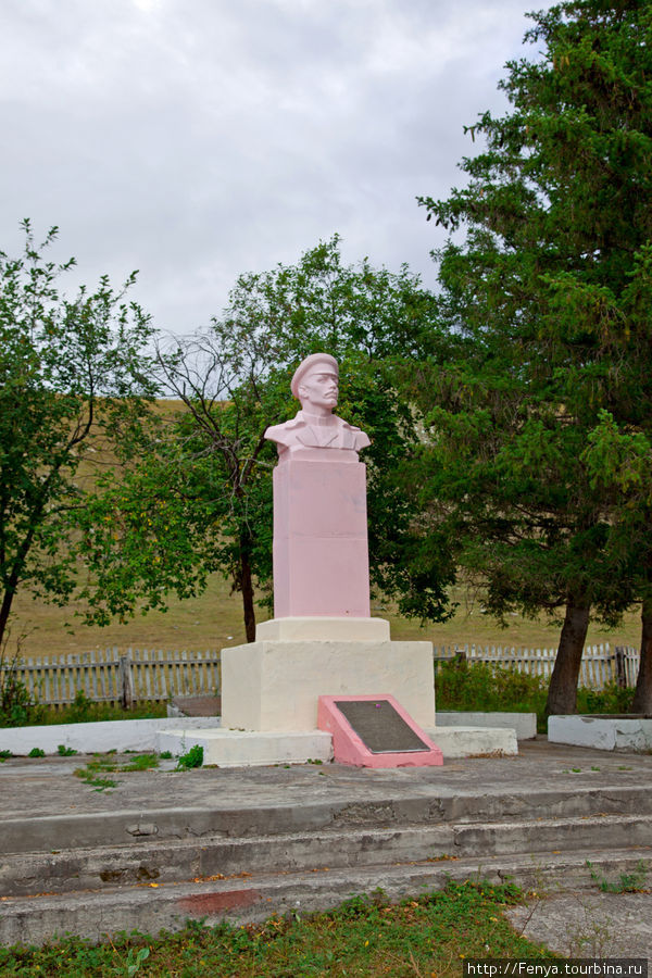 Памятник Петру Сухову Тюнгур, Россия
