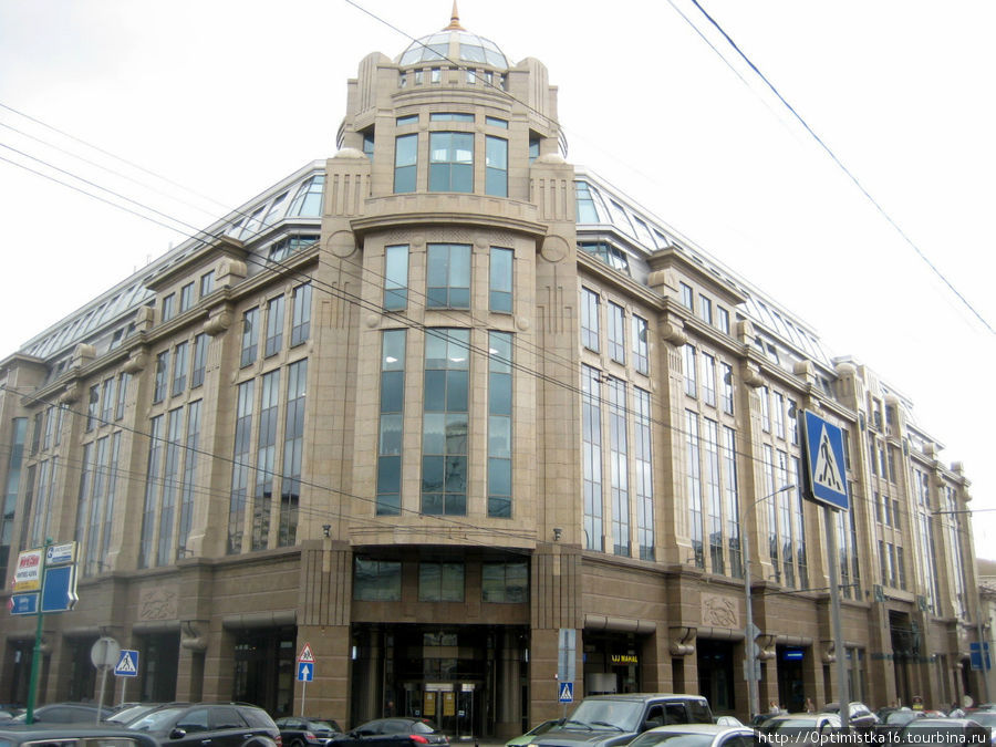 Восстановленное здание Военторга. Москва, Россия