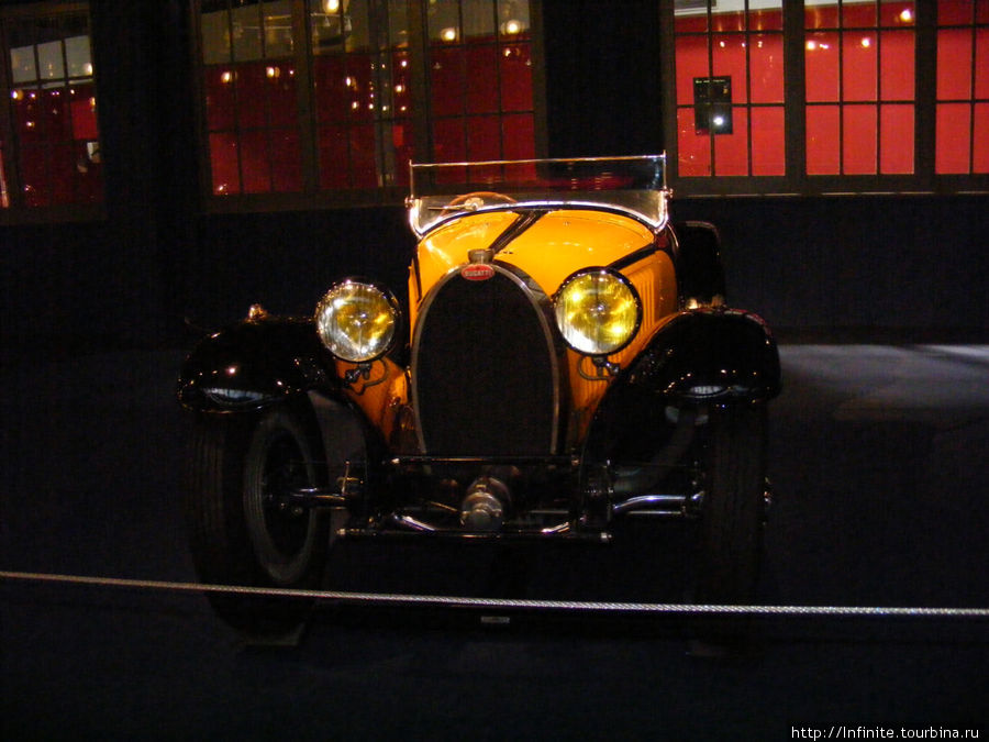 Мюлуз.   Вы видели Bugatti за 1300000?