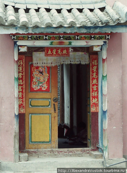 дверь. город Бензилан Тибет, Китай