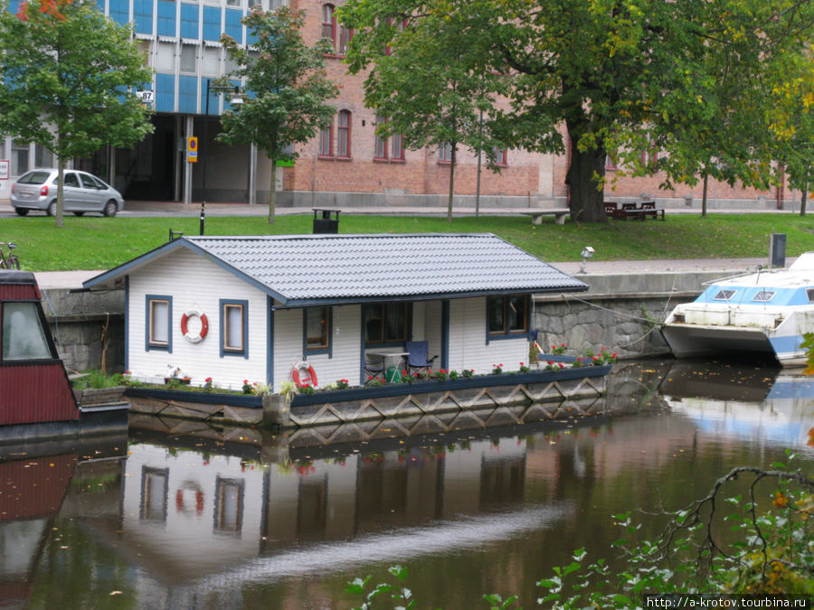 Плавучий дом, вот так живут, бедные Уппсала, Швеция