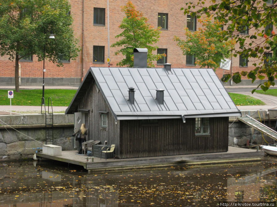 Плавучий дом и его обитательница Уппсала, Швеция
