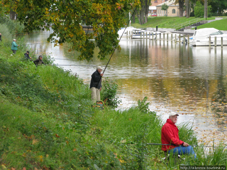 Рыбаки на речке в Упсале Уппсала, Швеция