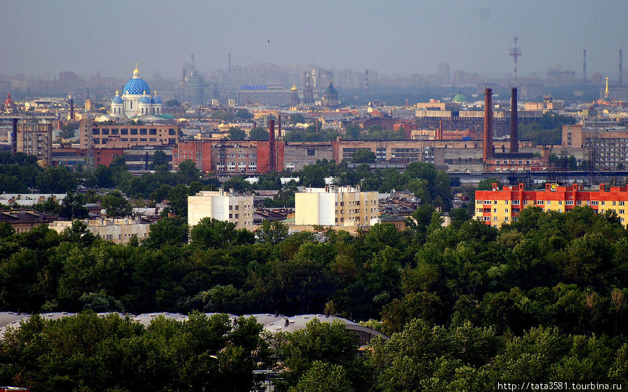 Вид на Троицкий собор, а правее купола храма Спаса на Крови. Санкт-Петербург, Россия