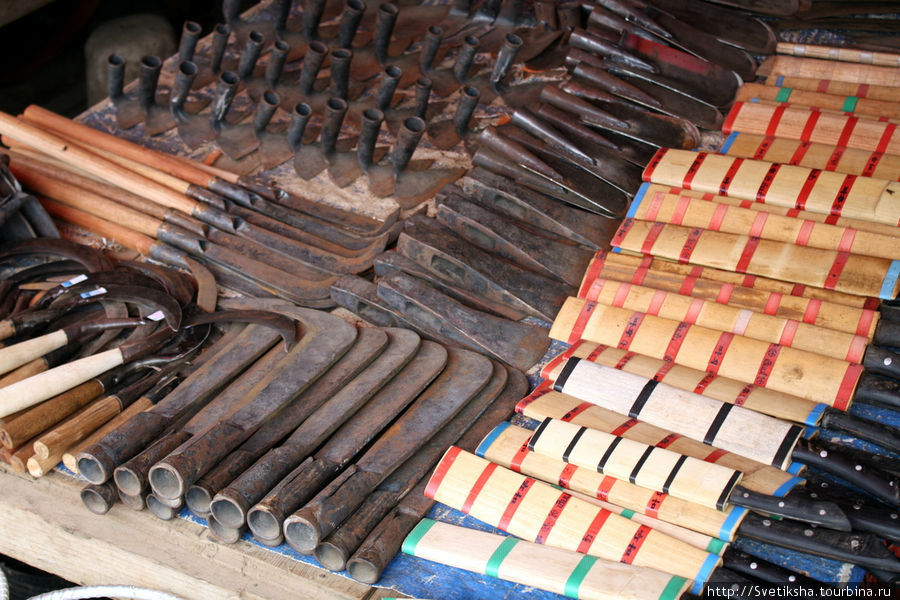 Ножи из снарядов Пхонсаван, Лаос