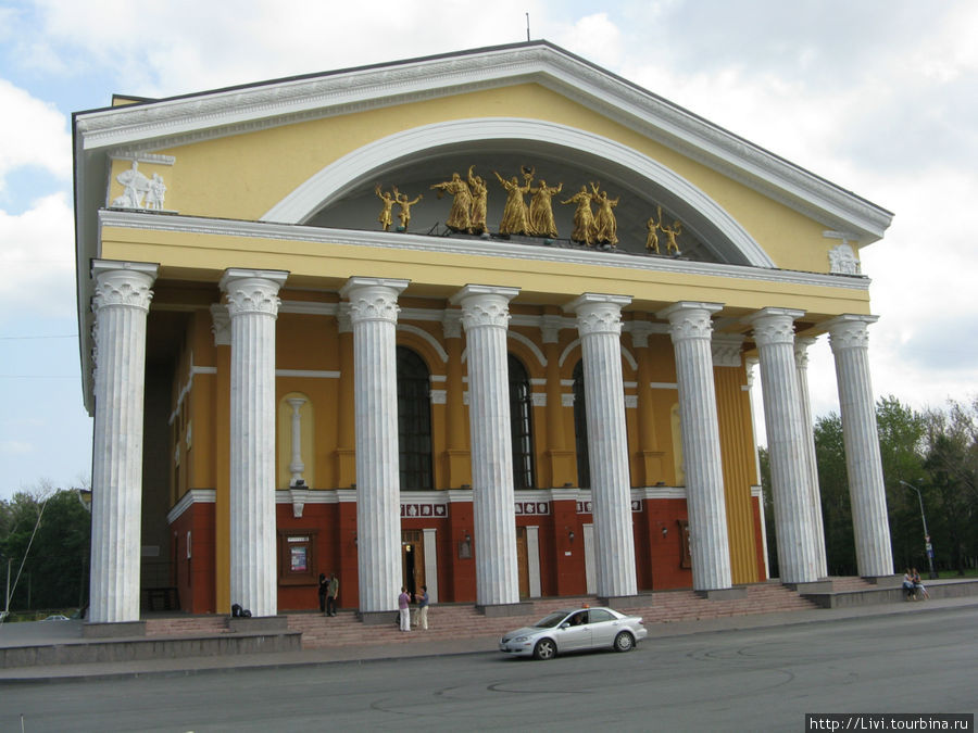 Здание театра на площади Кирова Петрозаводск, Россия