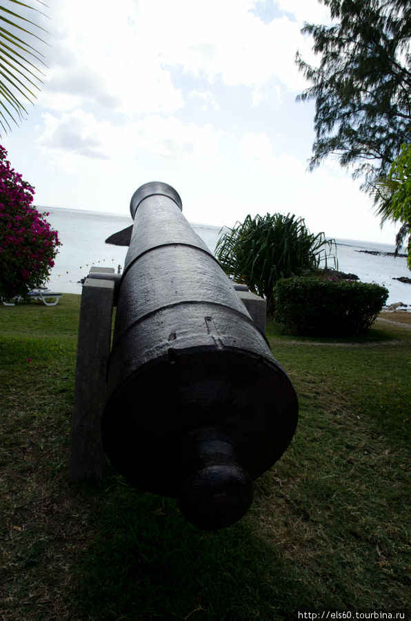 Эта же пушка, только вид сзади Гранд-Бэ, Маврикий