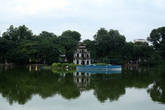Пагода на озере