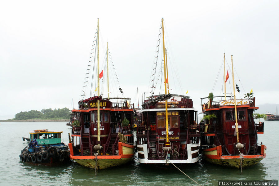 Туристические лодочки Ха-Лонг, Вьетнам
