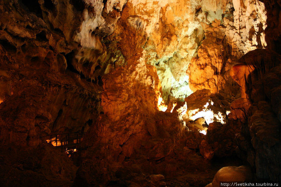 Пещера сюрпризов Сунг Шот Халонг бухта, Вьетнам