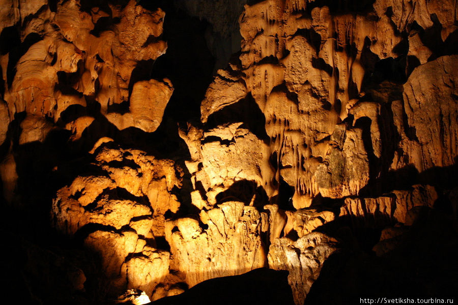 Пещера сюрпризов Сунг Шот Халонг бухта, Вьетнам