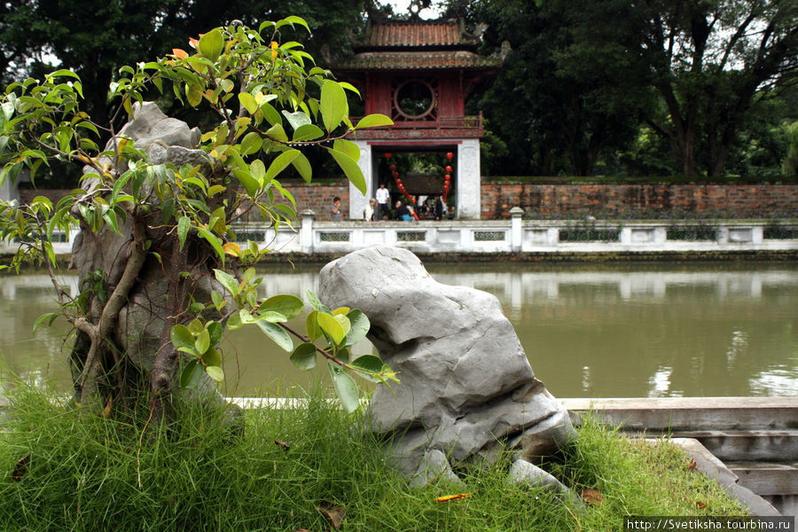 Там где сыновья мандаринов учили Конфуция наизусть Ханой, Вьетнам