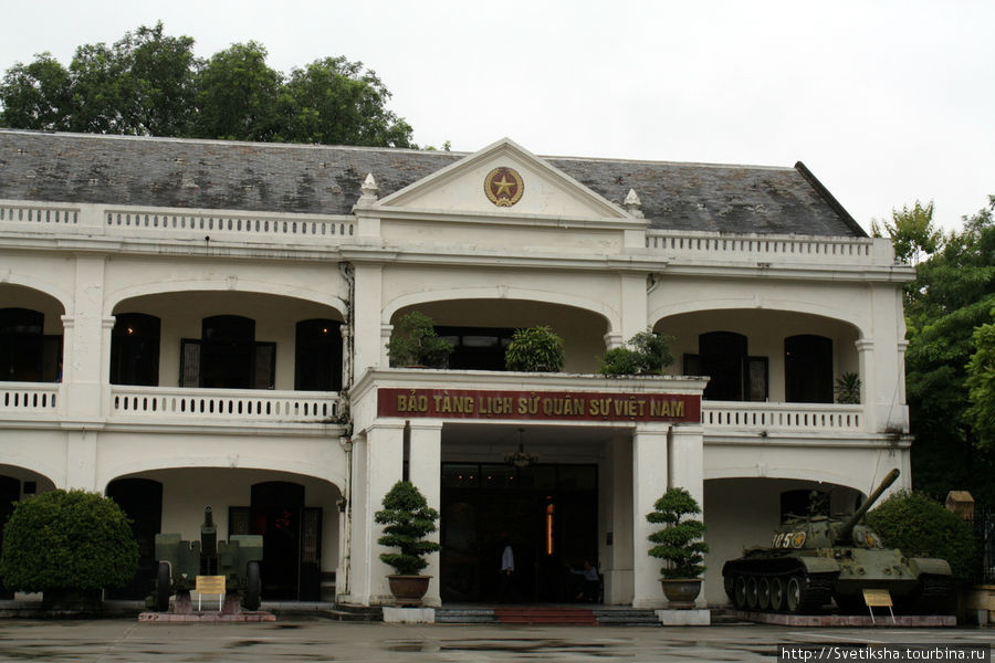 Главное здание музея войны Ханой, Вьетнам