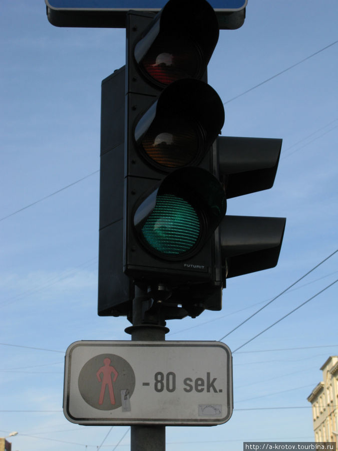 Светофор с указателем 80 секунд. Рига, Латвия