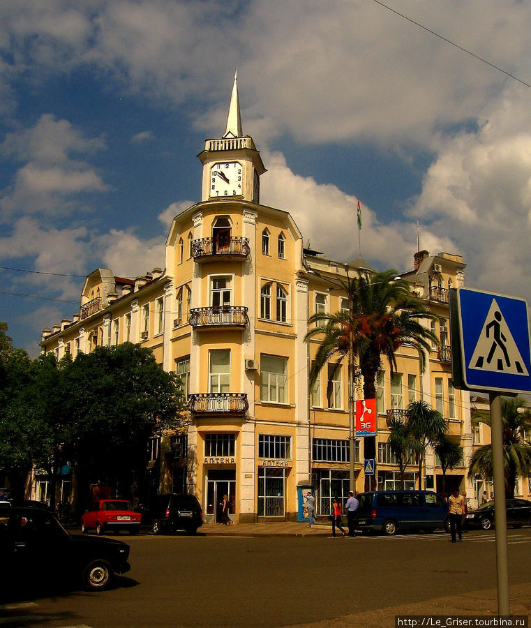Здание администрации города. Сухум, Абхазия
