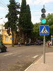 Светофоры в Абхазии можно пересчитать по пальцам. Один из немногих, который к тому же и действующих, находится в столице.