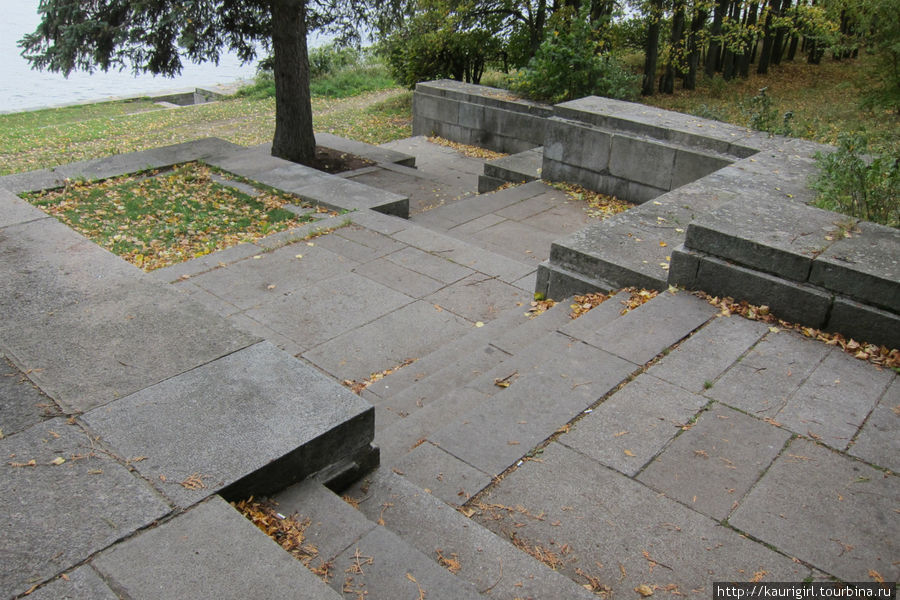 Около памятника Ленина Дубна, Россия