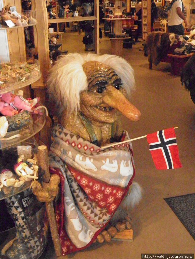 Тролль с Норвежским флагом — тема большинства сувениров.