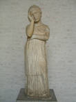 Статуя печалящейся двушки, 360 г. до н.э.