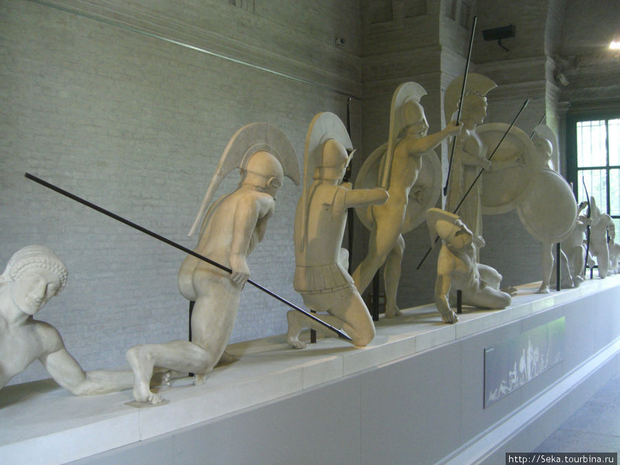 Фигуры с фронтонов храма Афайи с острова Эгина Мюнхен, Германия