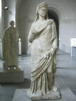 Статуя римской женщины
