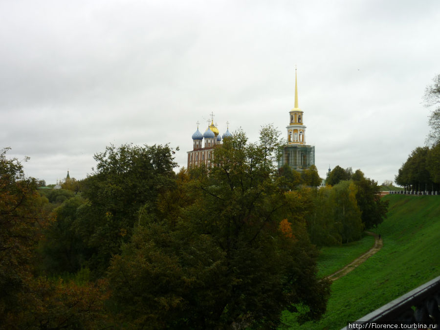 Вид на кремль с обзорной площадки у памятника