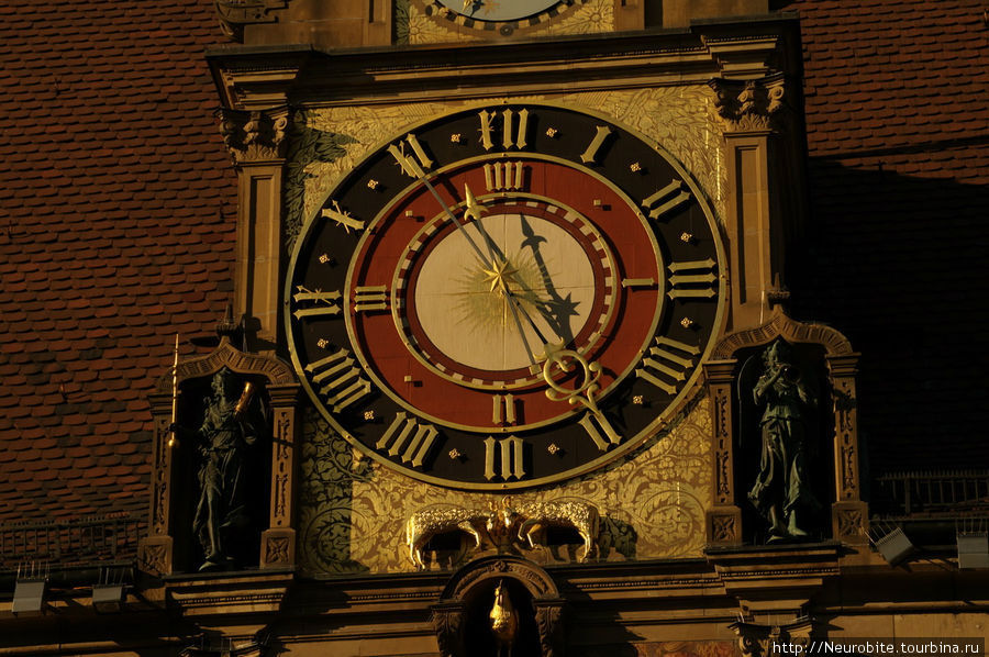 Удивительные астрономические часы на Ратуше в Хайльбронне Хайльбронн, Германия