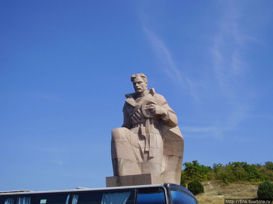 Экскурсия в Геленджик. Памятник погибшим морякам у Цемесской бухты