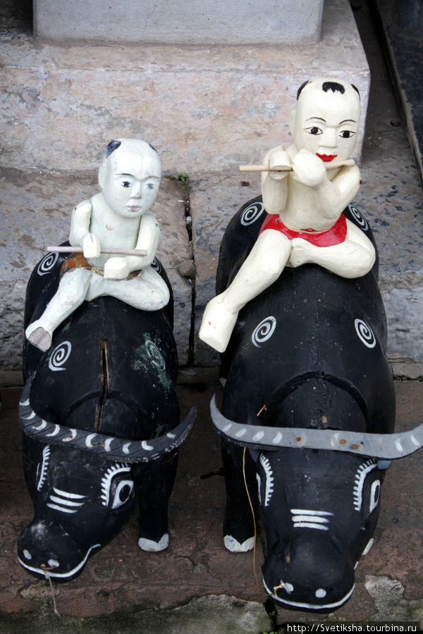 Сувениры из храмов Ханой, Вьетнам
