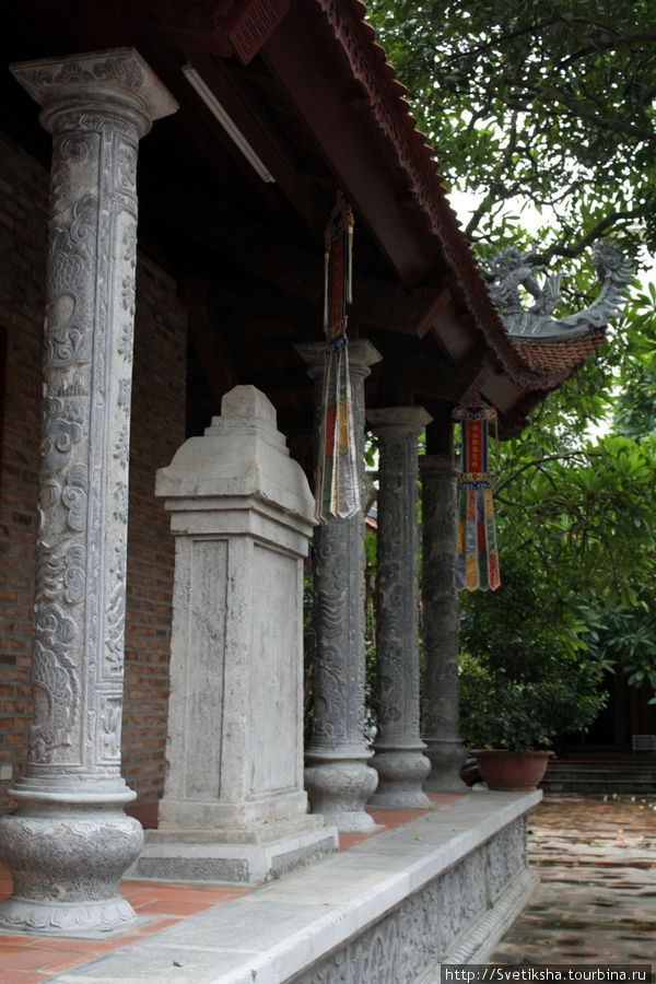 Чуа Хо Нхаи - монастырь на окраине центра Ханоя Ханой, Вьетнам