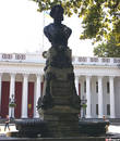 Памятник Пушкину в начале Приморского бульвара