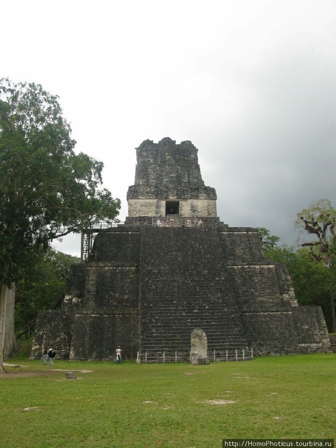 Место, где слышны голоса духов Тикаль Национальный Парк, Гватемала