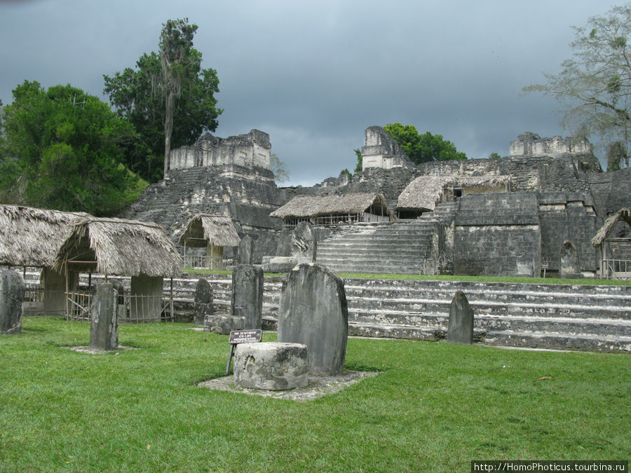 Центральная часть городища Тикаль Национальный Парк, Гватемала